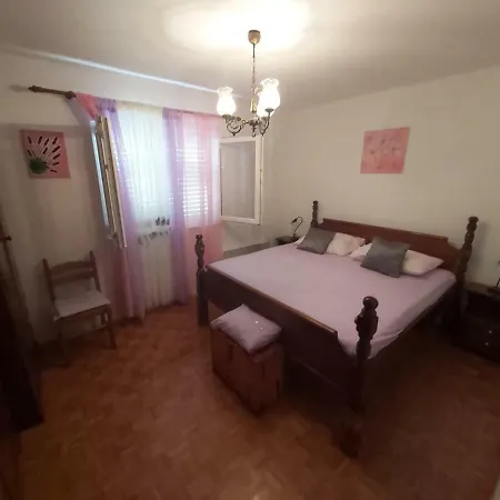 Tinka Apartment *